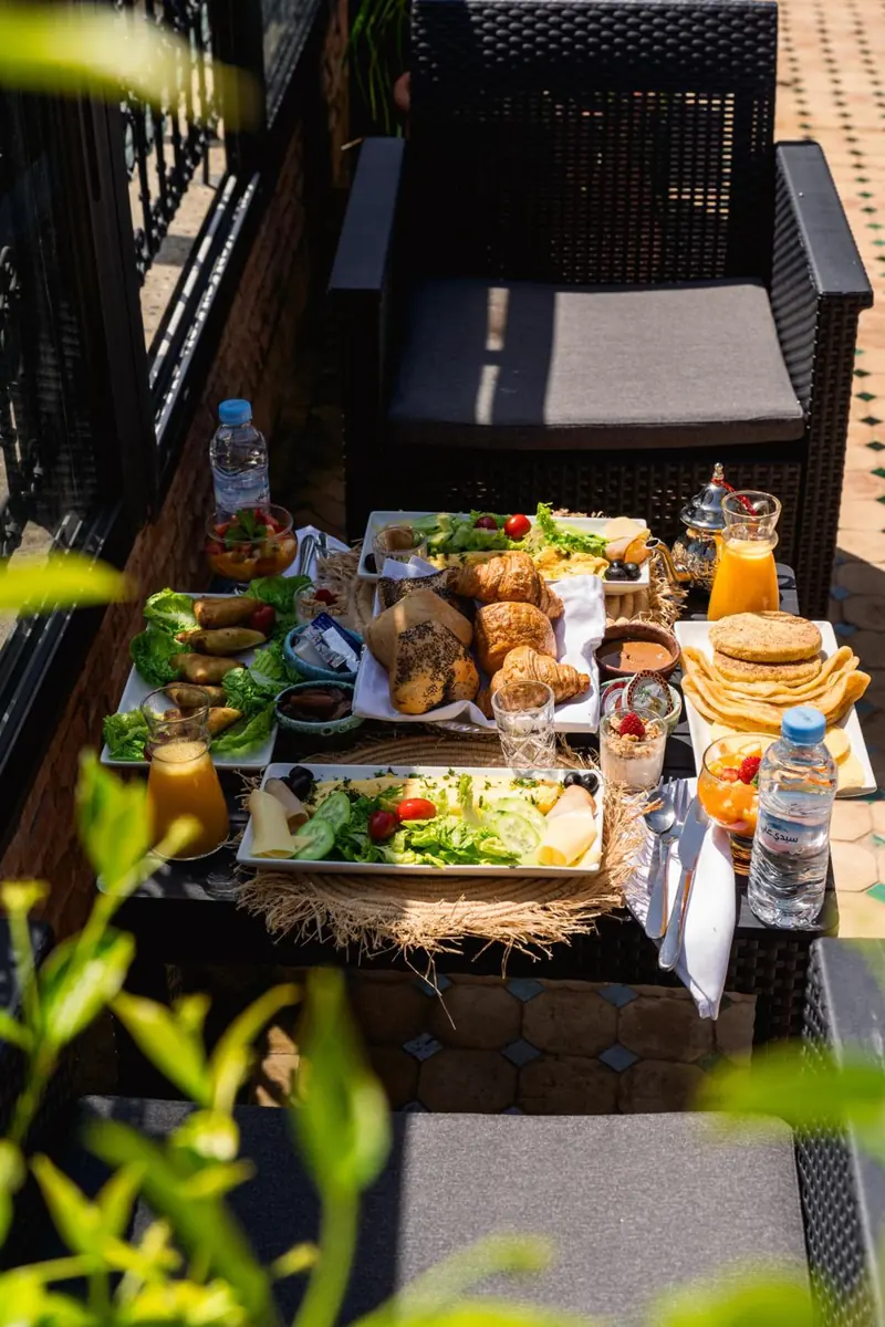 Le petit-déjeuner, au soleil