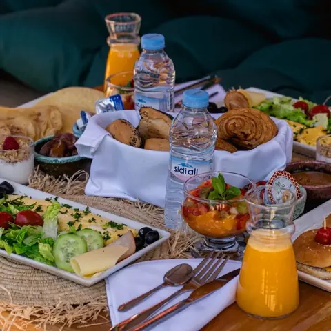 Jus d’orange et salade de fruits